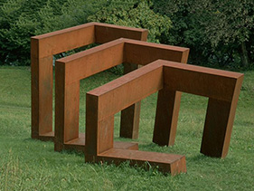 Gillian White �
                                  Passage Int�rieur, 1999, 4x9x4m,
                                  Corten-Stahl